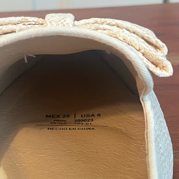 Flat, slip on sandal shoes. NWOT Straw lining material. - Picture 2 of 7